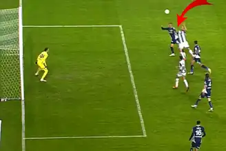 Kostic'in Pozisyonu: Penaltı mı? Yorumcular Net!
