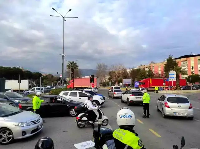 Aydın Otoyolu Onarımı Trafiği Felç Etti