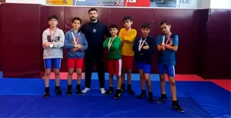 Besni Fatih Sultan Mehmet Ortaokulu'ndan Güreşte Büyük Başarı!