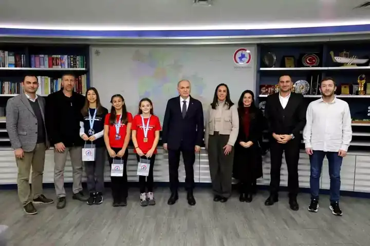 Düzce'den Yüzme Şampiyonlarına Ödül