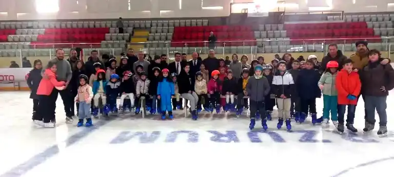 Erzurum'da Karne Hediyesi: Buz Pateni Şenliği!