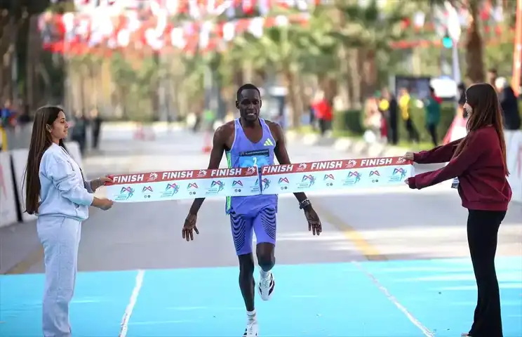 Mersin Maratonu'nda Rekorlar Kırıldı! Kipkemboi Tarih Yazdı