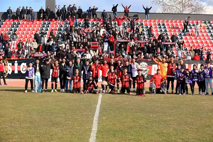 Uşakspor, Play-Off Yolunda 6-0'lık Farkla Zafer Kazandı!
