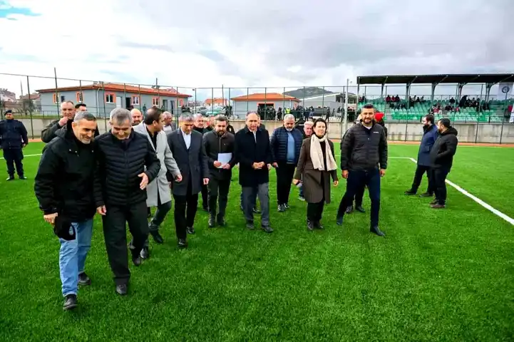 Vali, Eşme'de İşletme ve Şehit Ailesi Ziyareti Gerçekleştirdi